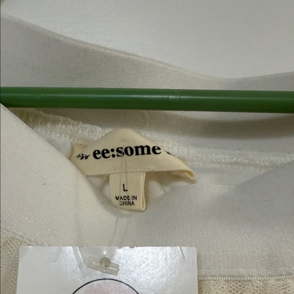Eesome Cream A-Line Tulle Skirt - Picture 2 of 3